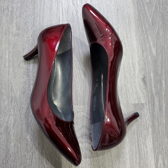 Stuart Weitzman Burgundy Patent Leather Pointy Toe Pumps - Picture 3 of 9